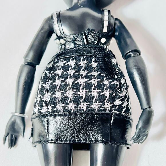 Rainbow High Shadow High Series 1 Shanelle Onyx Grayscale Fashion Doll Outfit - Picture 6 of 11